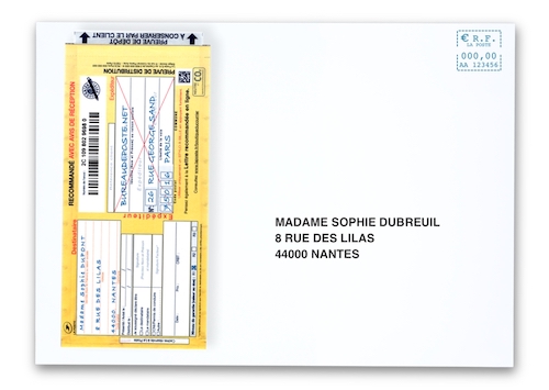 Enveloppe C4 avec recommandé postal manuel SGR2 et timbre d'affranchissement