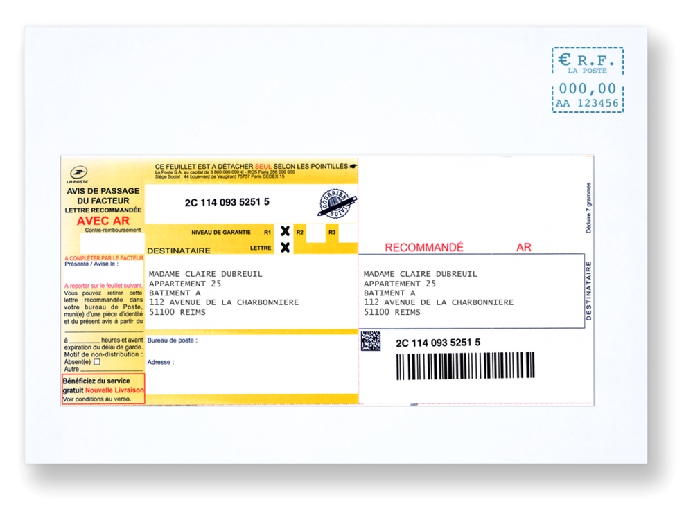Enveloppe C5 avec recommandé postal A4 et timbre d'affranchissement